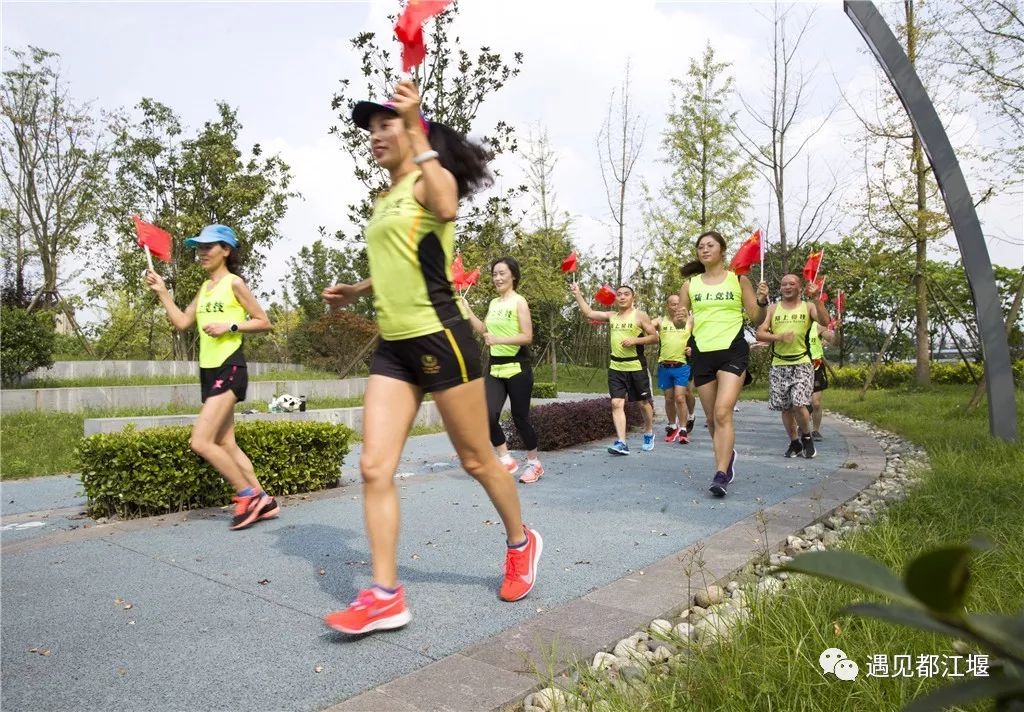和五星红旗合影九宫格,与五星红旗合影
