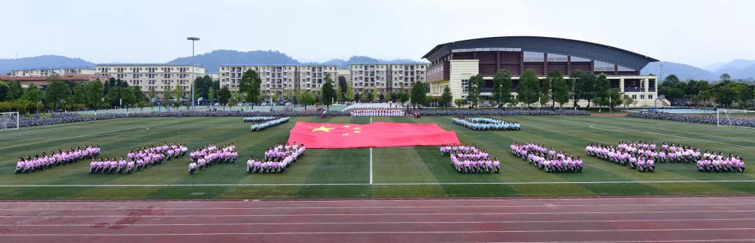 和五星红旗合影九宫格,与五星红旗合影