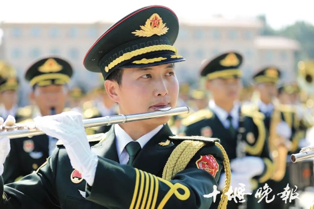 果然最帅的人都上交国家了,果然帅气的小哥哥都上交给国家了