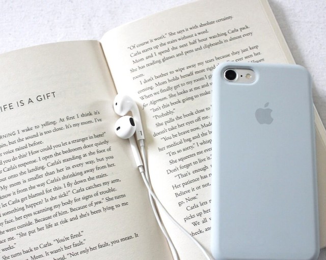 手机应该正放还是反放,手机应该朝上放还是朝下放