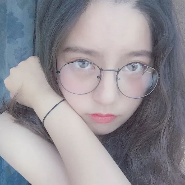 根据你的脸型和眼镜选发型,怎么选择适合自己的发型和眼镜