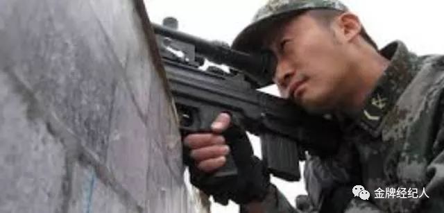 吴京躲避子弹,吴京攀登者无替身
