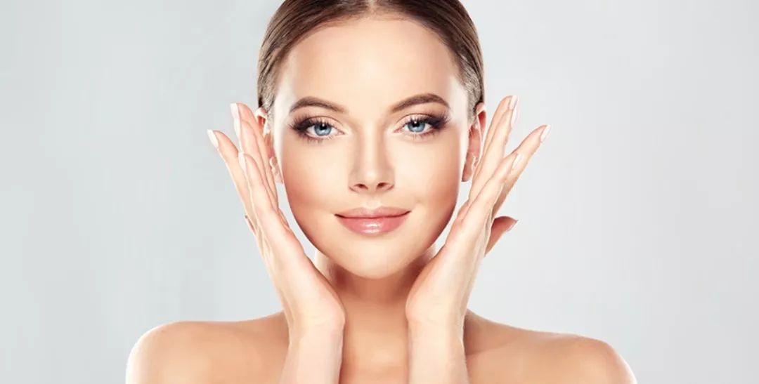 「ECCFC」在巴黎围观主播带货，礼物拿到手软，和大佬拉家常的机会，究竟是哪来的？