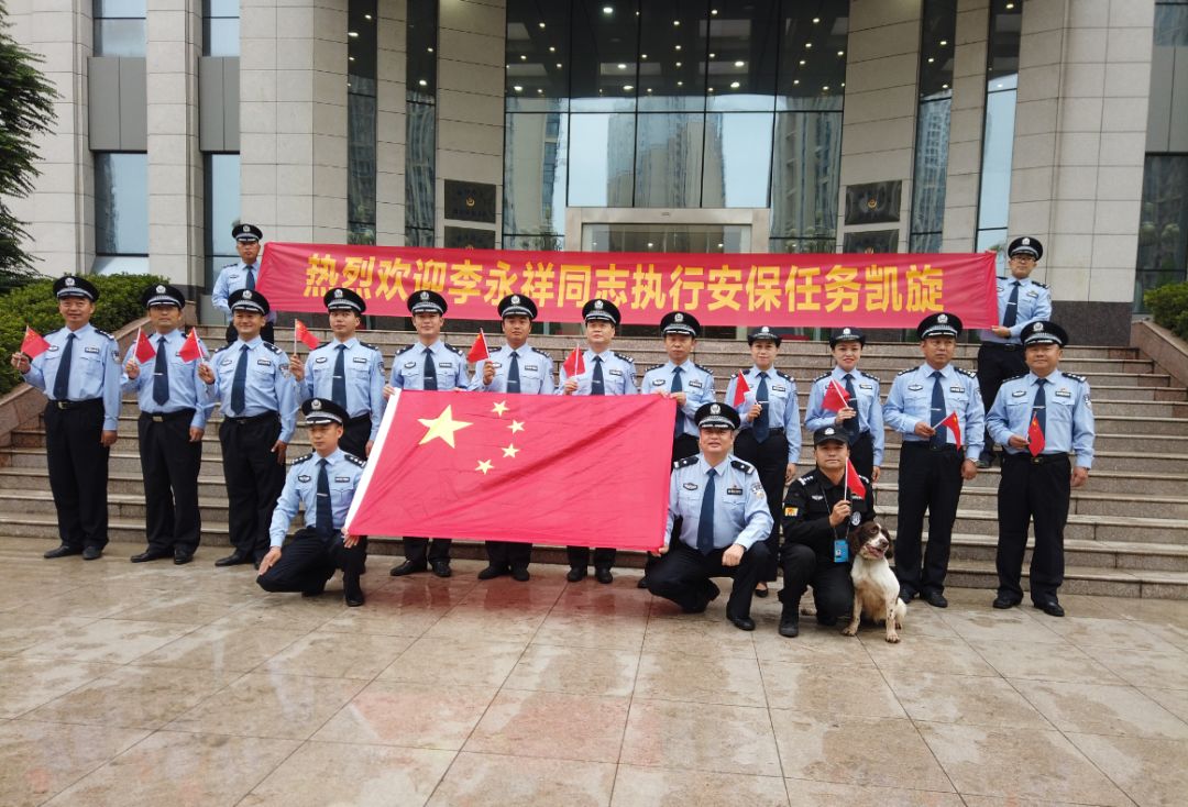 果然最帅的人都上交国家了,果然帅气的小哥哥都上交给国家了