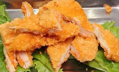 「小编说新闻」10月8日0点，国内成品油迎来年内“第20次调整”；商洛城区一鸡排店乱倒餐厨污水垃圾，被处罚200元