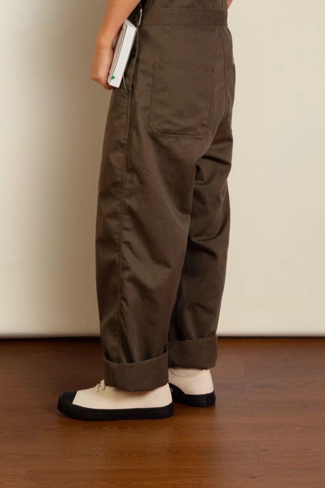 推荐女生穿的背带裤,敢穿背带裤的女孩