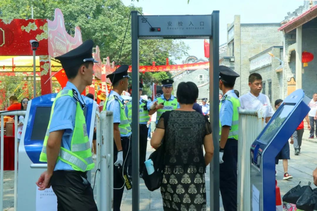 假日中一道靓丽的风景,假日里那个忙碌的身影