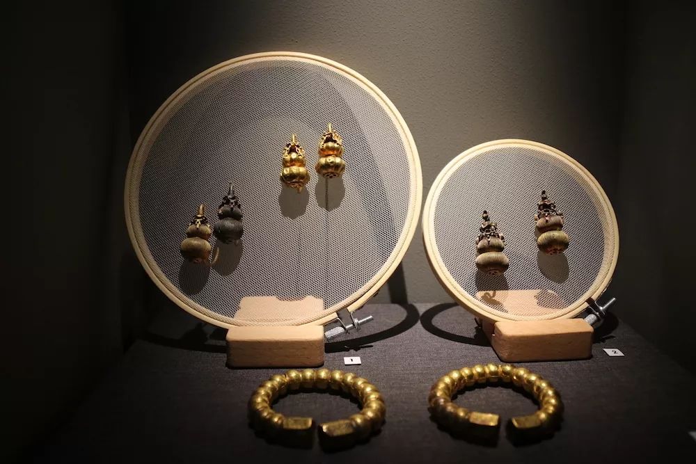 卡地亚满钻手镯窄版高定,卡地亚新款手镯时尚减龄黄金