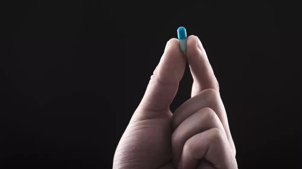 拿钱买命：与天价药周旋13年的女人