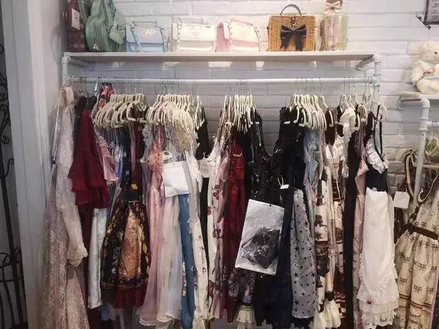 一条裙子拍出110000元！“炒裙”比“炒鞋”更赚钱？网友：疯了吧