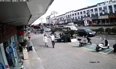 清晨烧烤店着火视频,烧烤店烟囱火灾怎么处理