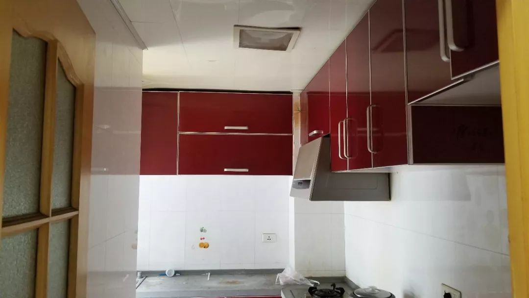 客厅没窗户没有阳光,客厅没有窗户一点采光都没有