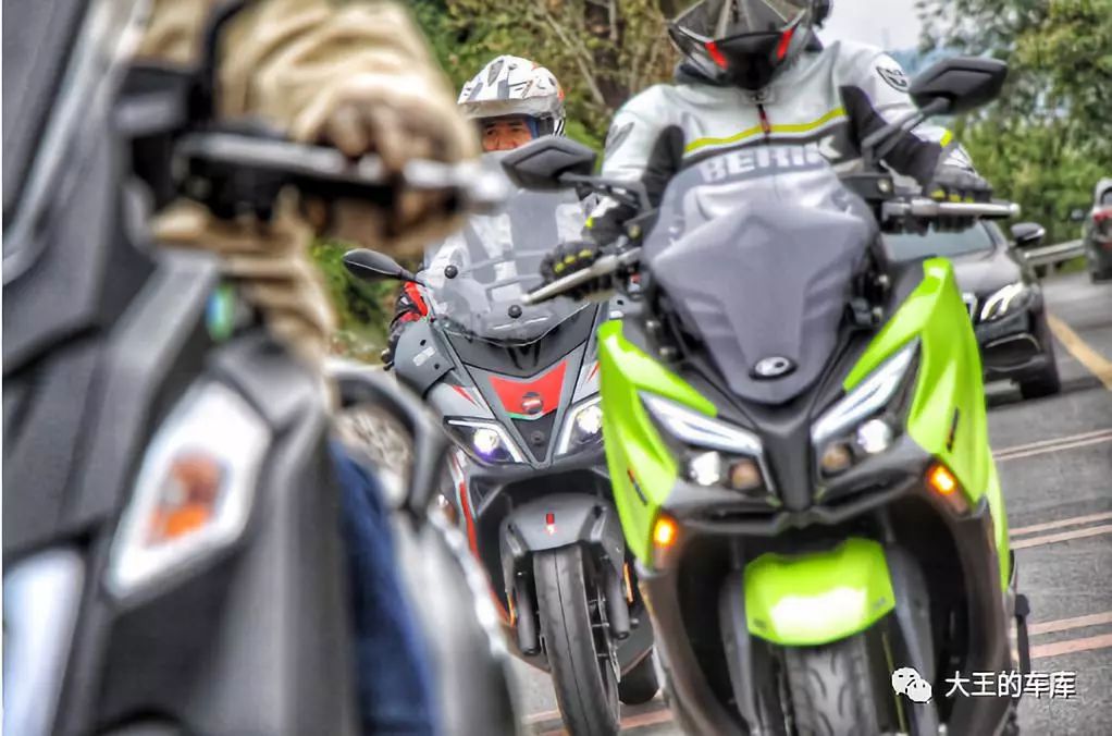 300cc大踏板不知道怎么选?看这篇准没错!——光阳CT300、三阳joymaxZ300、阿普利亚SRMAX300横评