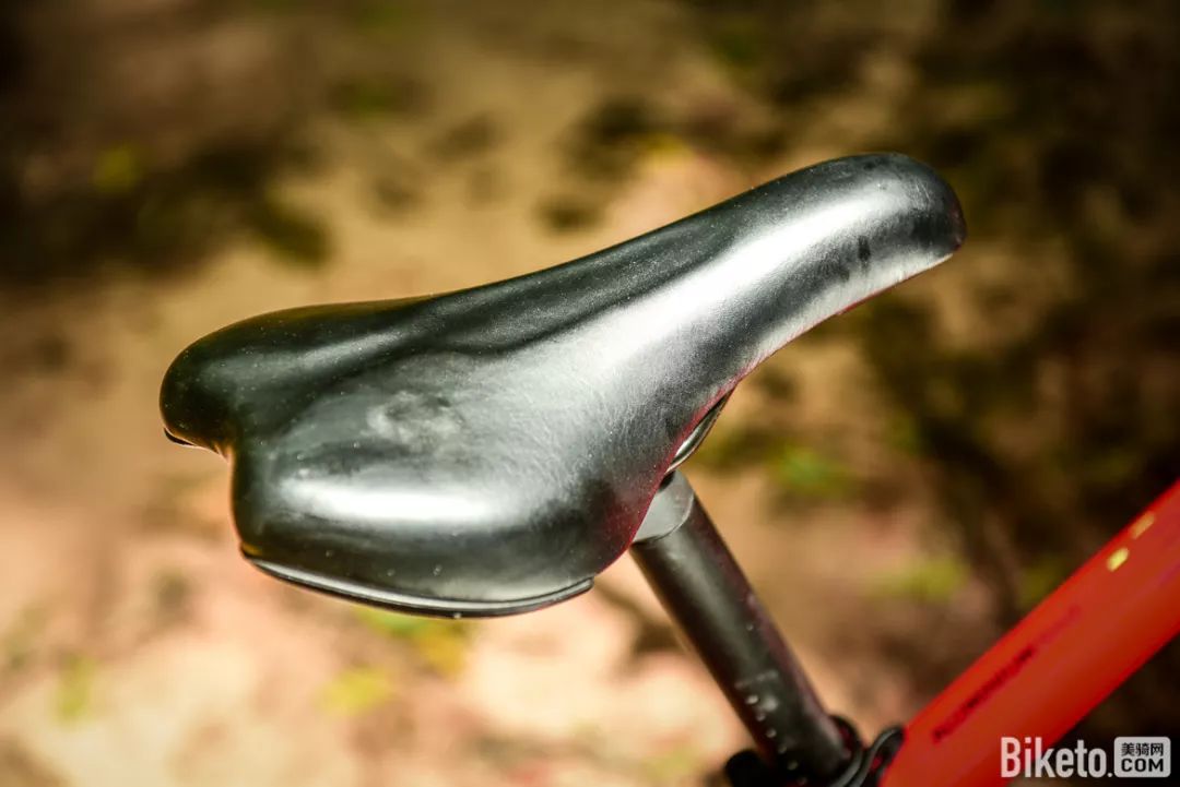 迪卡侬自行车btwin20寸,迪卡侬st900成人山地车测评