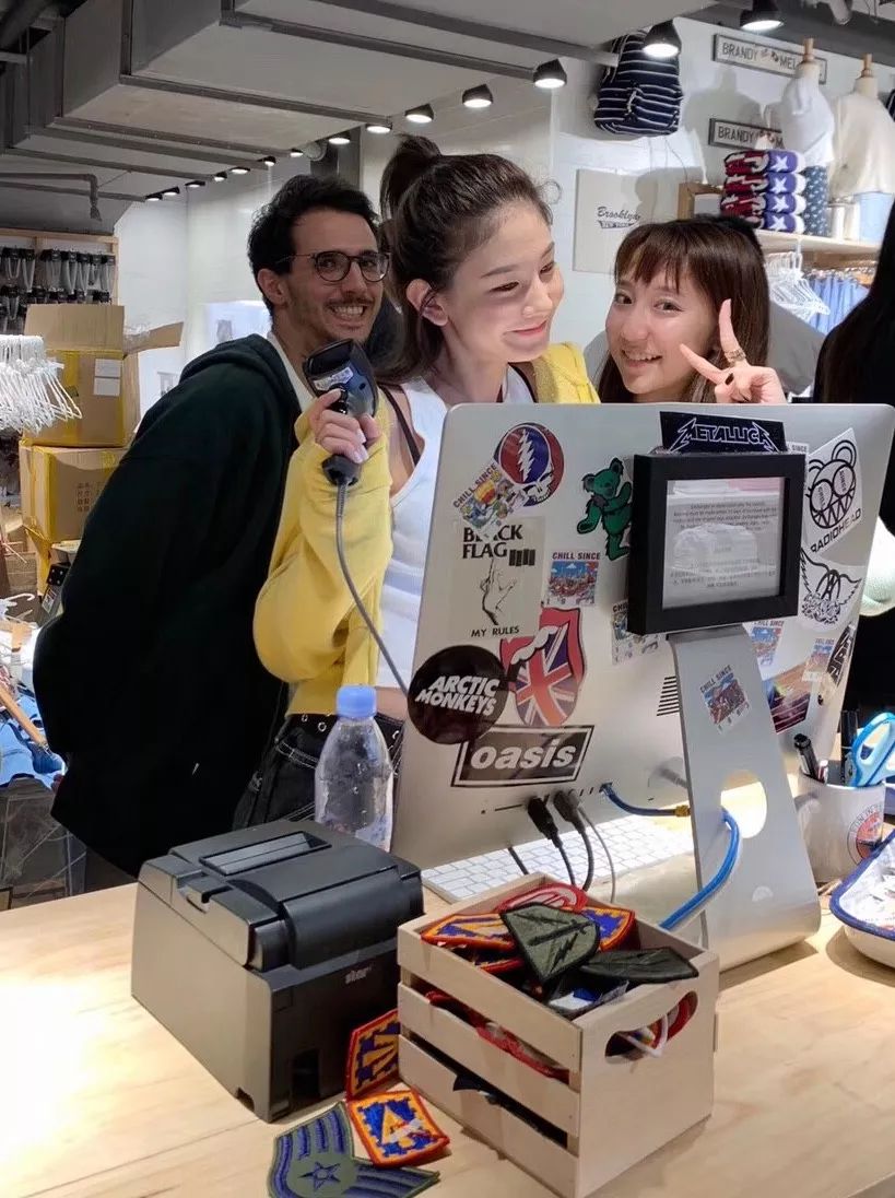 不用海淘代购的化妆品,宋妍霏同款平价包包