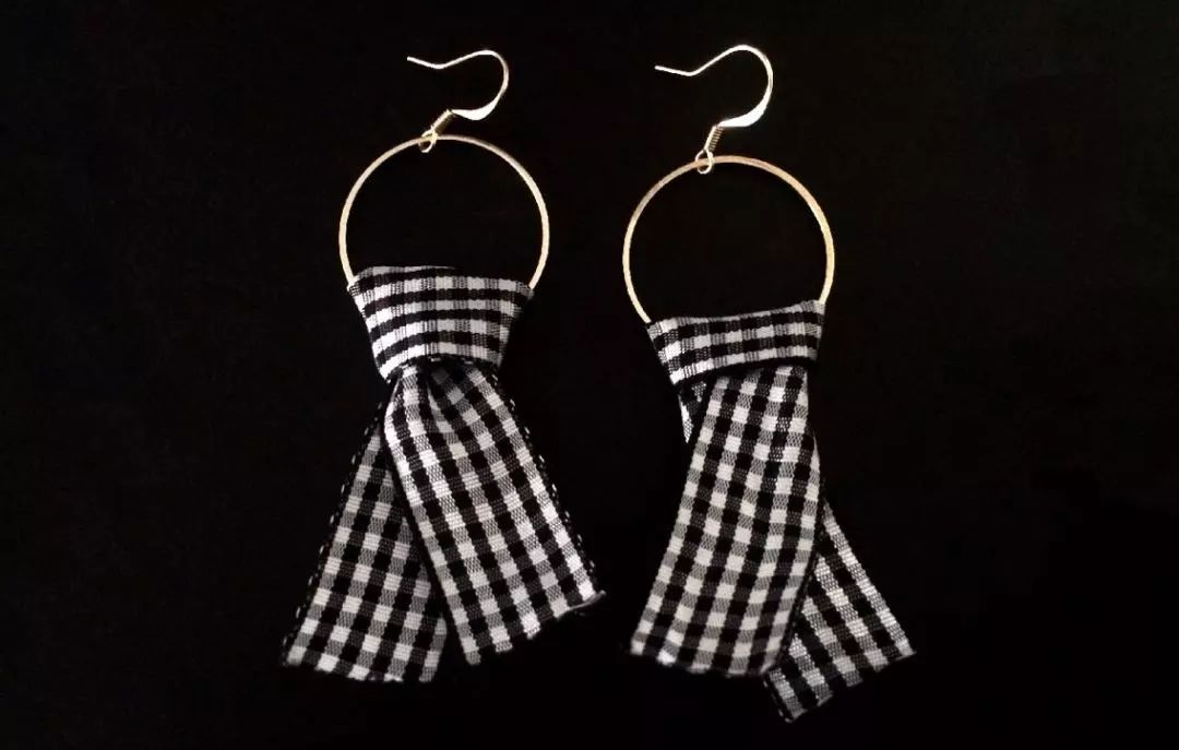 化妆品丝带怎么系,化妆品丝带礼盒系法