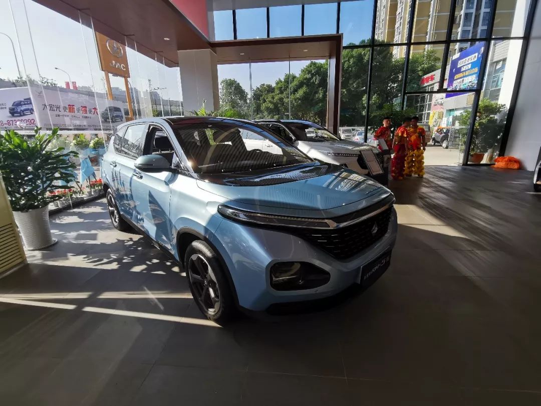 「擎报」神车配新店五菱宏光PLUS登陆四川嘉驰骏达店