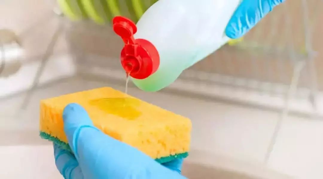 真皮沙发脏了用什么清洗最好,请问一下白色沙发脏了怎样清理