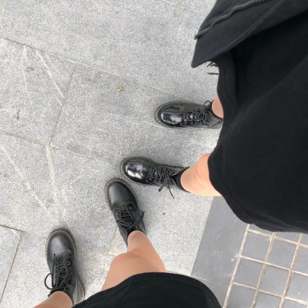 拯救腿粗,马丁靴怎么选择显腿小又年轻