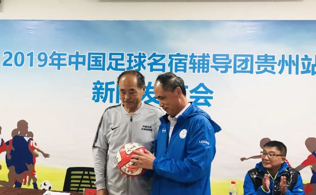 各路高手齐聚一堂运动会,一共32支球队参加比赛