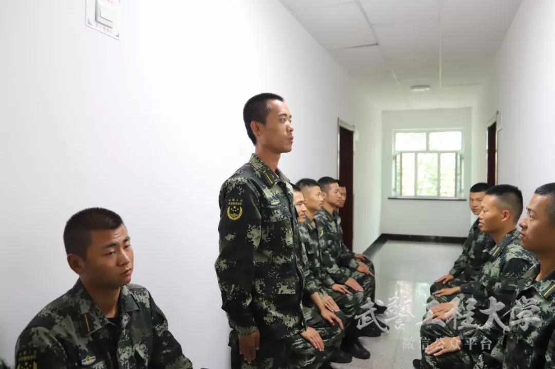 告别热气腾腾的军营,告别青春军旅