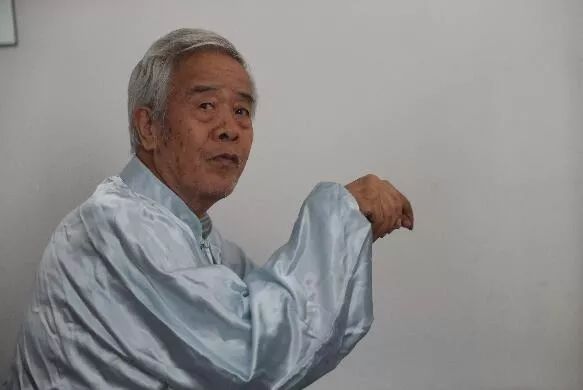 武术博大精深螳螂拳传人展功力,传承桃李芬芳