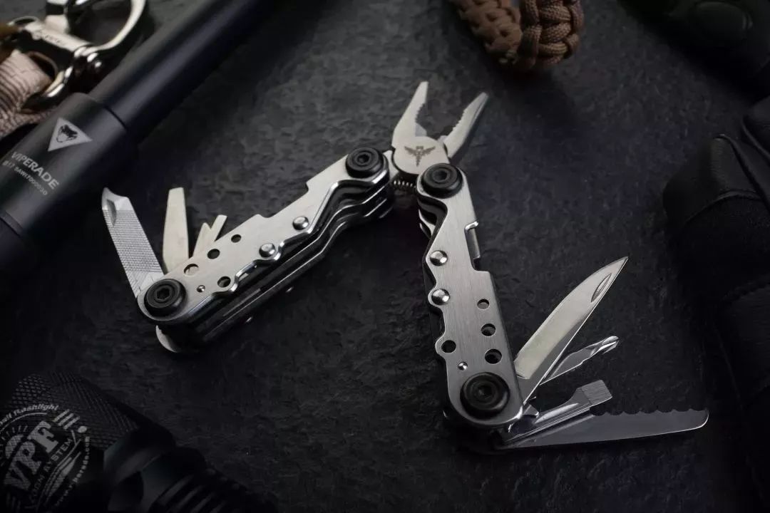 瑞士*刀军**算个屁！能顶半个工具箱的男人掌心玩物，竟有10种用途