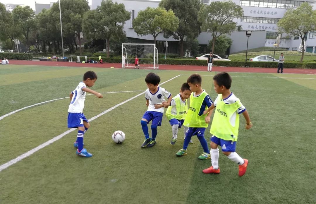 最新的青少年足球特色学校,浦东100所中小学