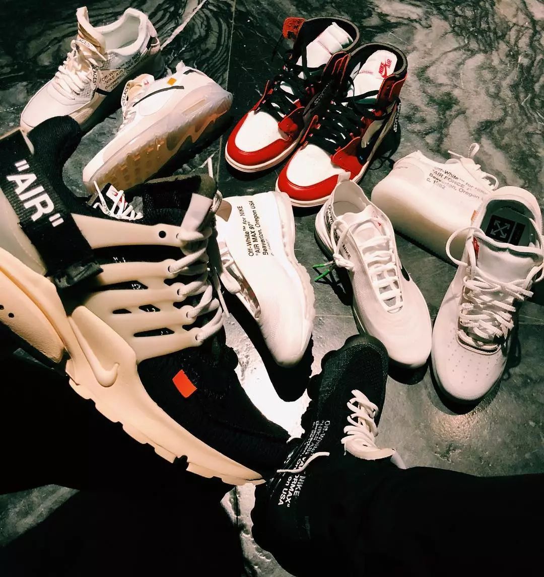 坐拥数千球鞋，满屋潮流玩具！他可能才是国内最潮的明星