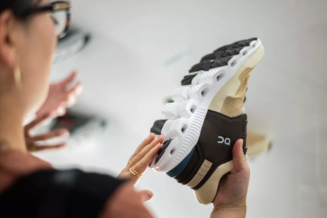 比尔盖茨穿的鞋,比尔盖茨穿的运动鞋品牌