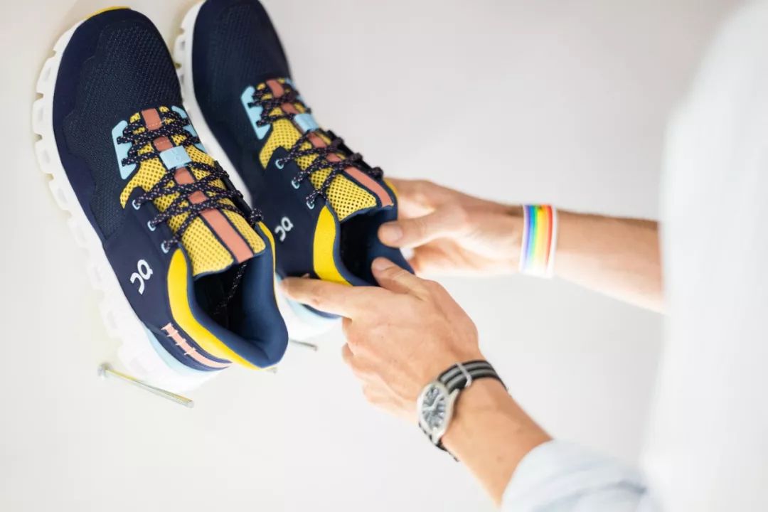 比尔盖茨穿的鞋,比尔盖茨穿的运动鞋品牌