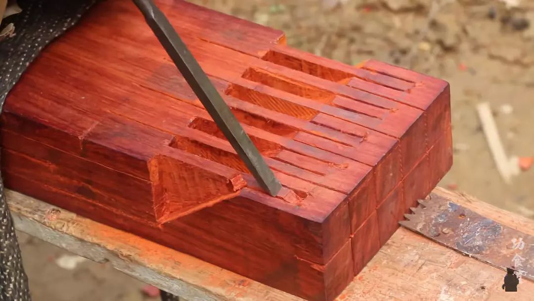 河南大爷做出2600年前的鲁班凳,山村老人制作鲁班凳惊艳国外