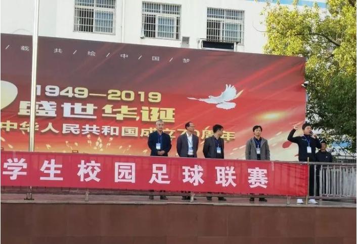 莫说国足腿脚软，南陵少年当自强