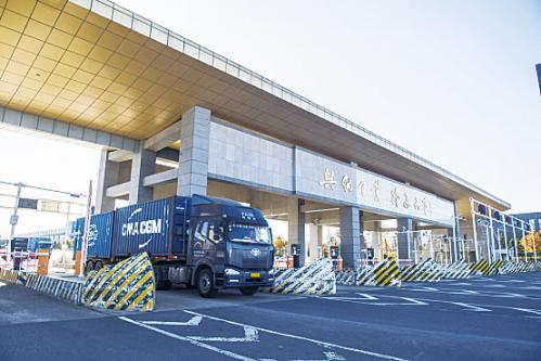 干跨境电商一个月赚300万,90后朴实小伙创业做跨境电商半年