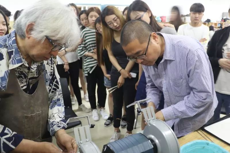 挑大学选城市还是选学校,挑大学选专业推荐书目