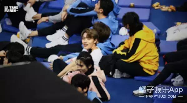 “伪运动会”综艺看了吗？这俩男的真是好绝