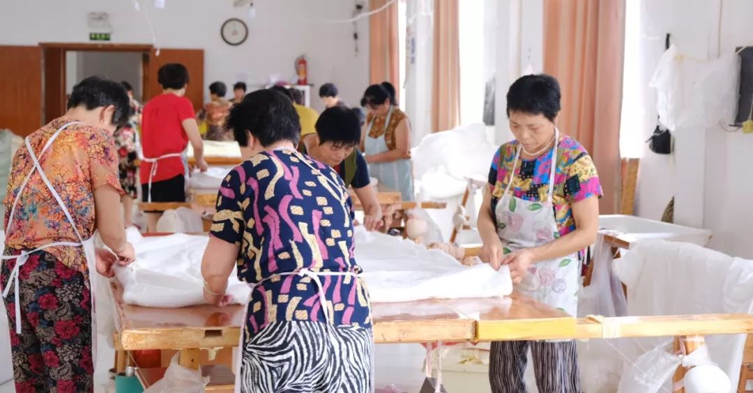 央视曝光蚕丝被长期盖,桑蚕丝真丝被曝光