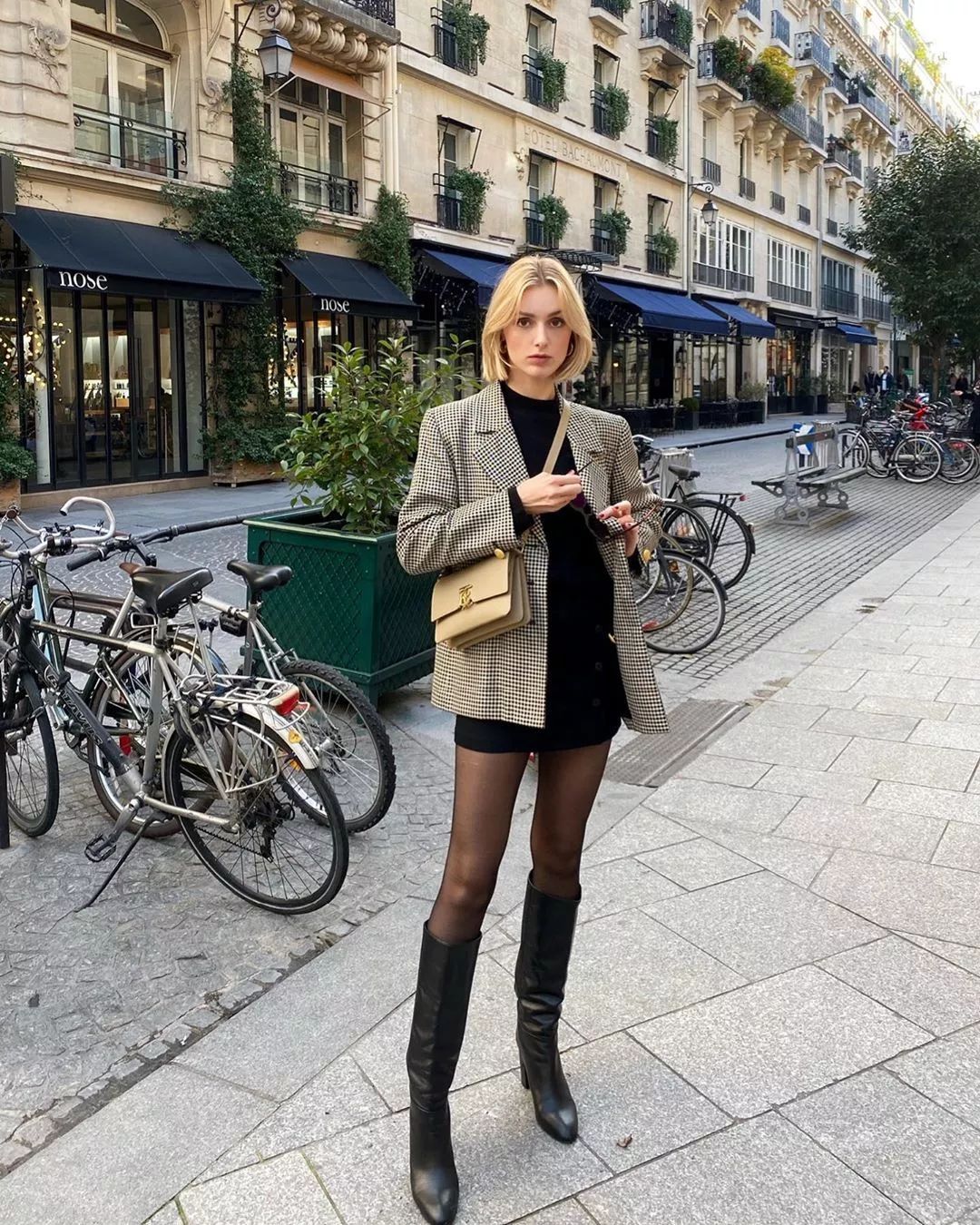 今年冬天最流行的5款靴子,今年流行的靴子都是给粗腿准备的