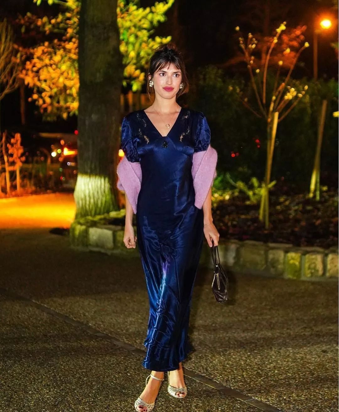 钟楚曦新中式穿搭同款,高级脸的钟楚曦独爱港风式穿搭