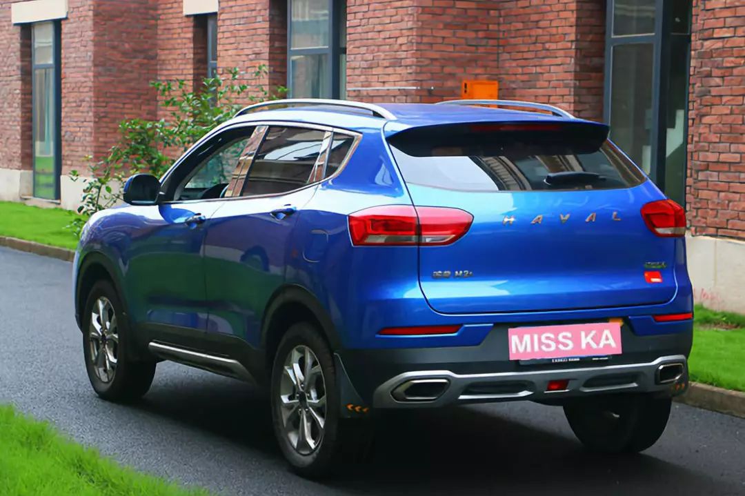 一公里不到五毛钱，油耗就是那么低！安全配置贼好用！90后帅哥警察的第二辆车，是这样个性又时尚的雷凌