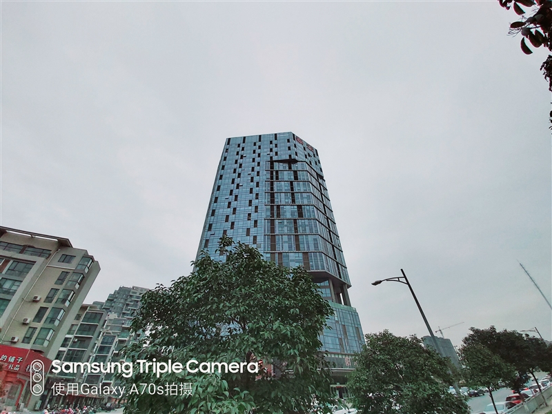 中端机还能如此漂亮三星GalaxyA70s评测：最轻薄的6400万三摄之作