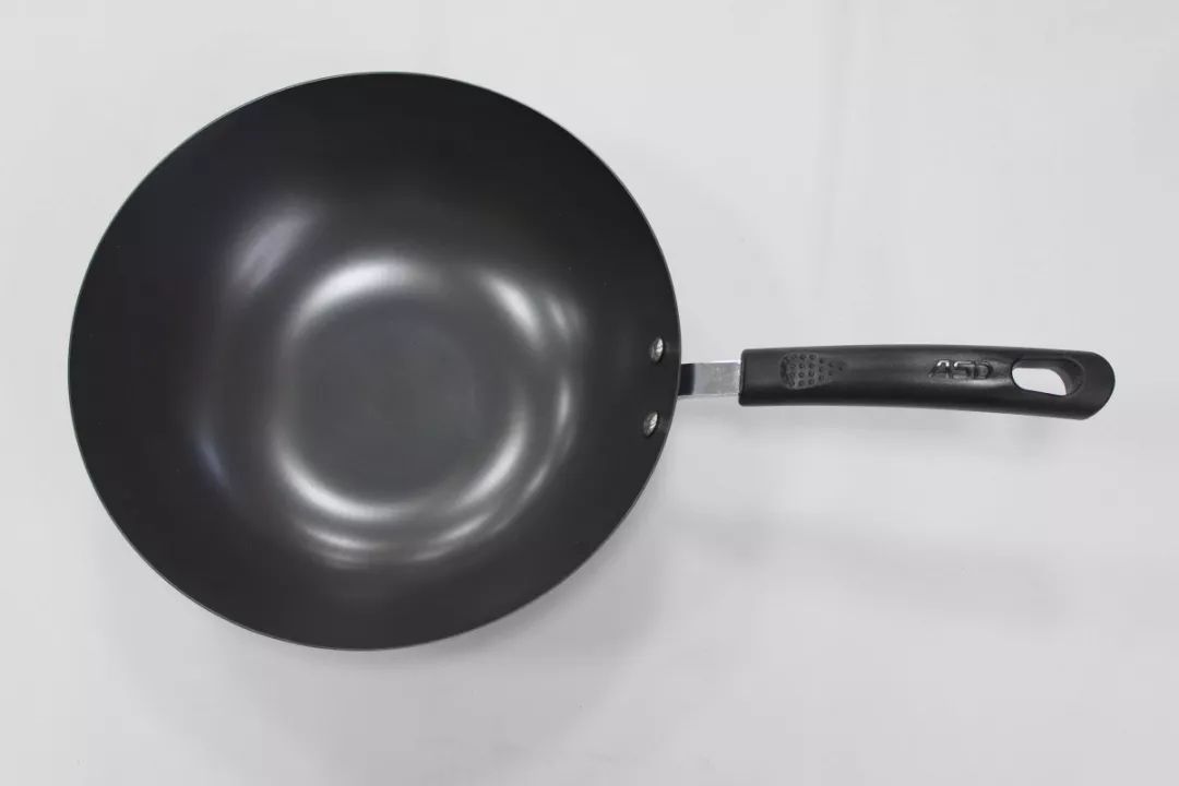 全网公认最好用无涂层铁锅爱仕达,爱仕达与炊大皇的铁锅哪个比较好