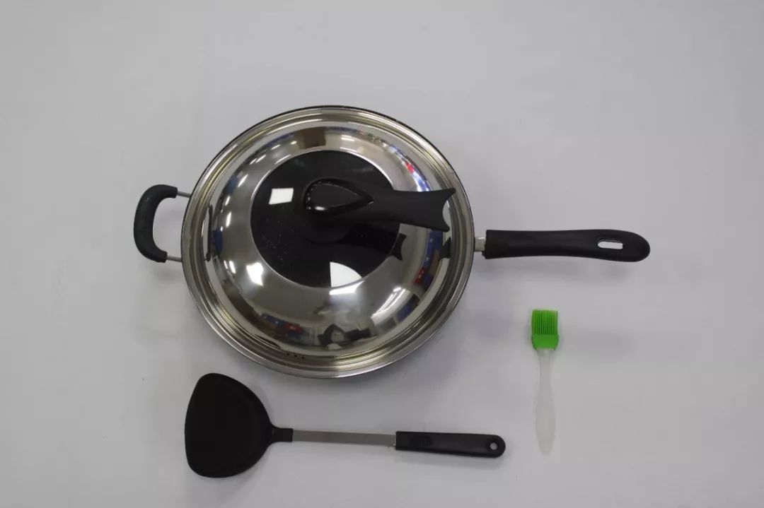 爱仕达与炊大皇的铁锅哪个比较好,炊大皇和爱仕达无涂层铁锅