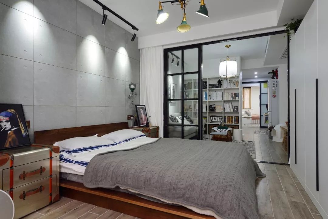 床头空荡荡是怎么回事,床头墙面空荡荡怎么办