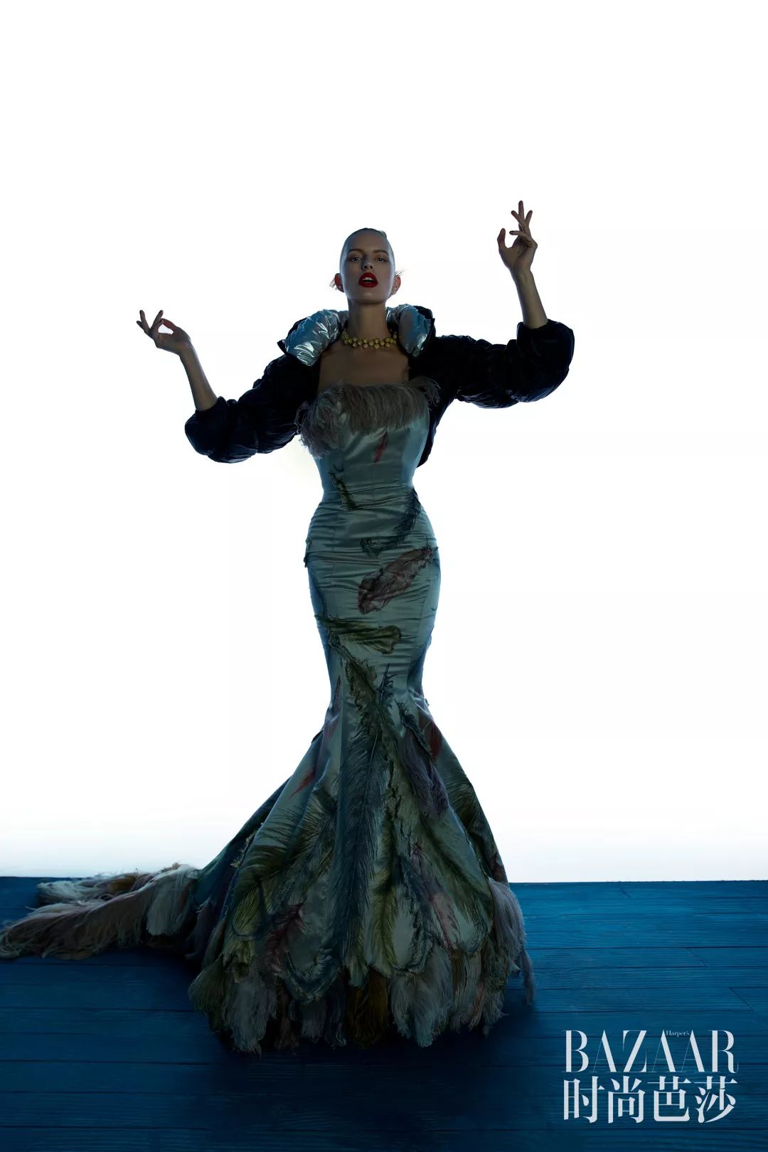 李宇春最新短款羽绒服,李宇春同款羽绒服长款