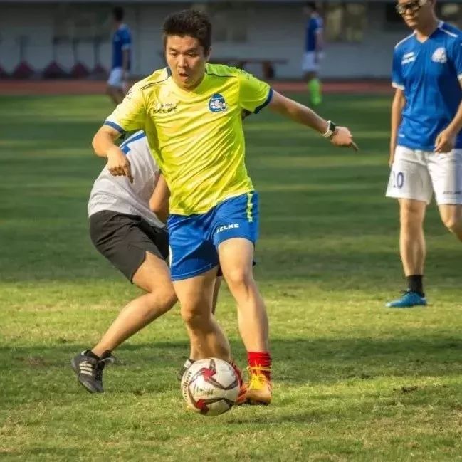 小马哥玩足球,小马哥踢球完整视频