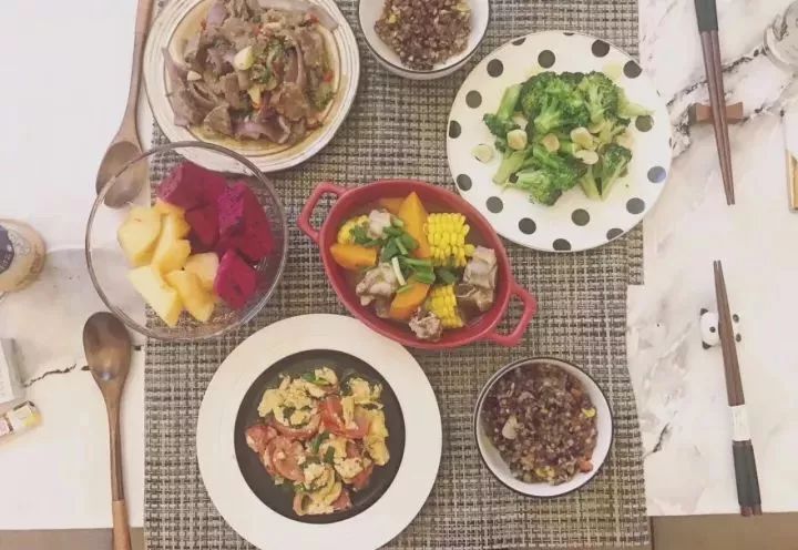 彩釉餐盘有毒吗,餐具釉下彩安全吗