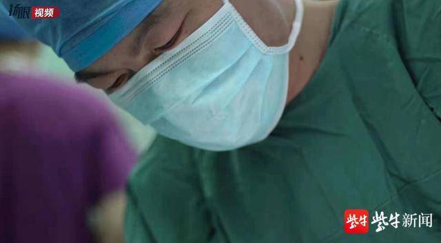 小孩肩膀脱臼自我复位,小孩胳膊脱臼几个小时最佳治疗