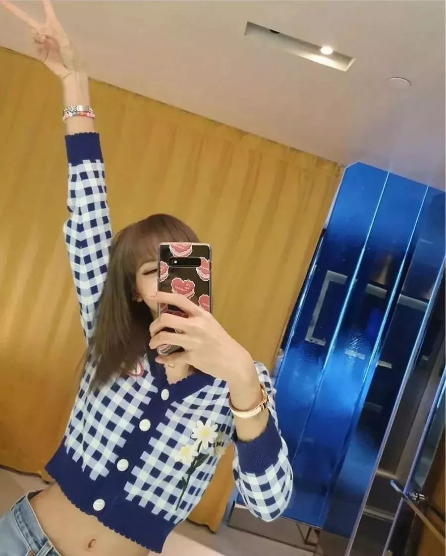 权志龙喜欢的雏菊是什么雏菊,权志龙的小雏菊为什么少一半