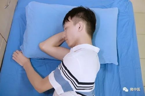 指尖发麻有针刺感看什么科室,左手拇指食指发麻针灸怎么治疗